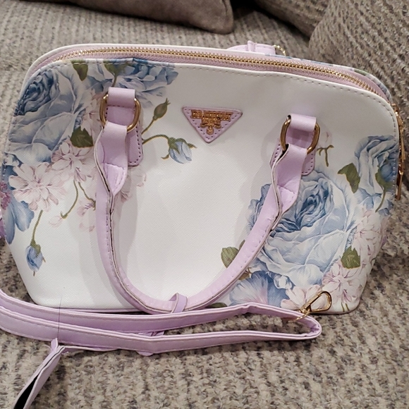 Handbags - Pretty white/lavendar handbag  11"wide x 7"high